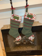 Load image into Gallery viewer, Pair of socks: Home for the holidays