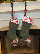 Load image into Gallery viewer, Pair of socks: Home for the holidays