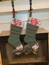 Load image into Gallery viewer, Pair of socks: Home for the holidays
